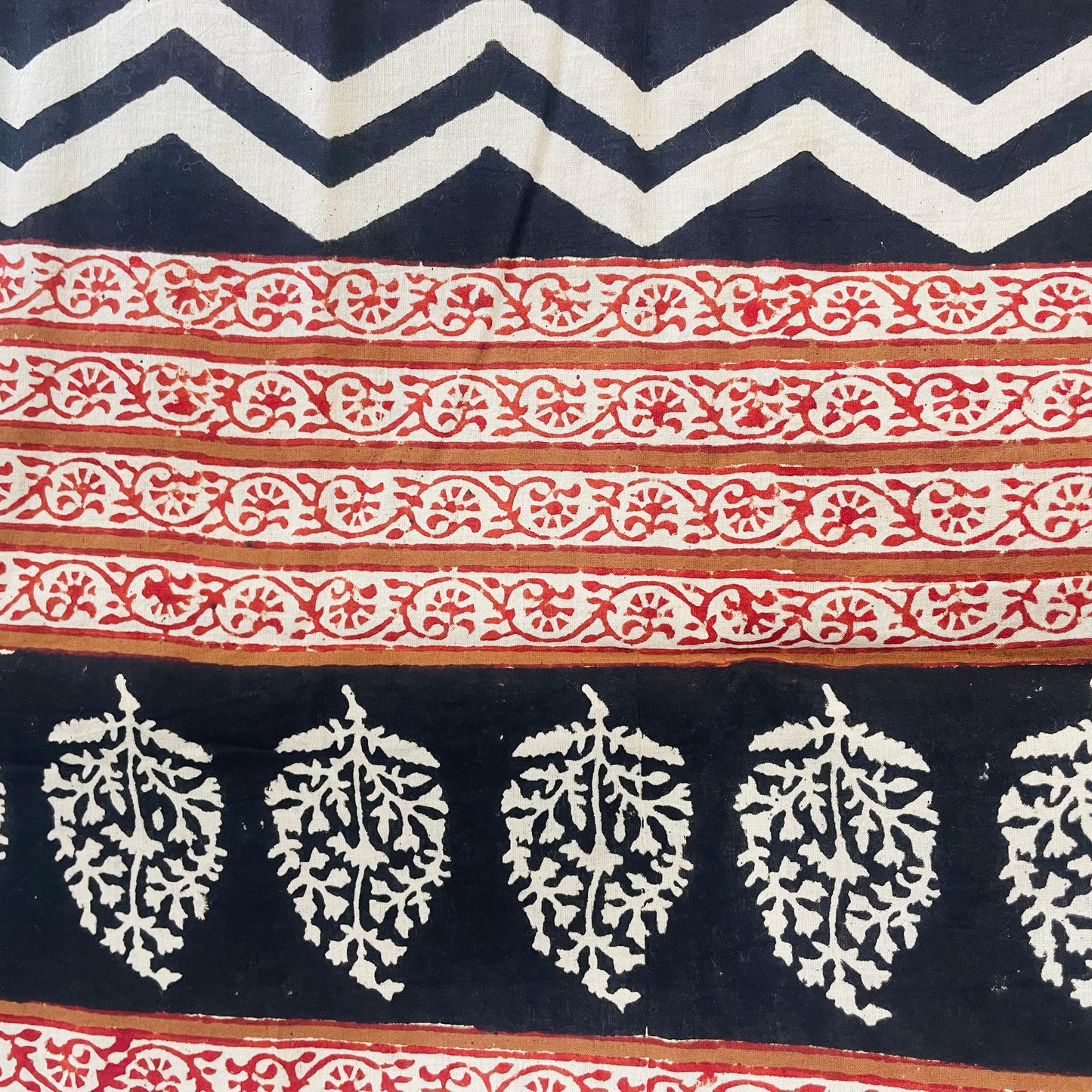 Soft Bagru Handblock printed Mulmul Cotton saree (BLACK & OFF WHITE)