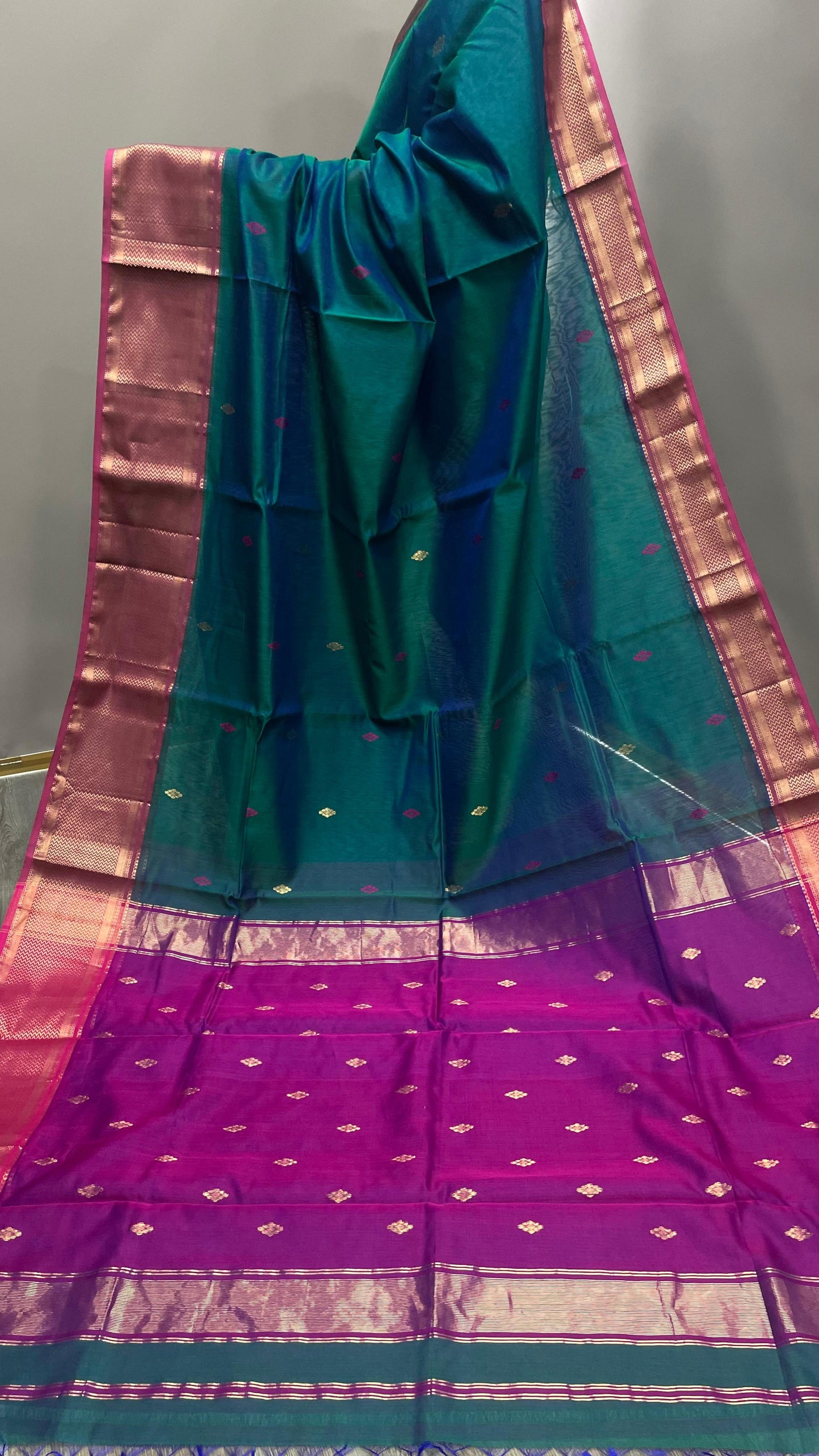 Handwoven Maheshwari Silk Cotton Saree with Buttas (PEACOCK GREEN)