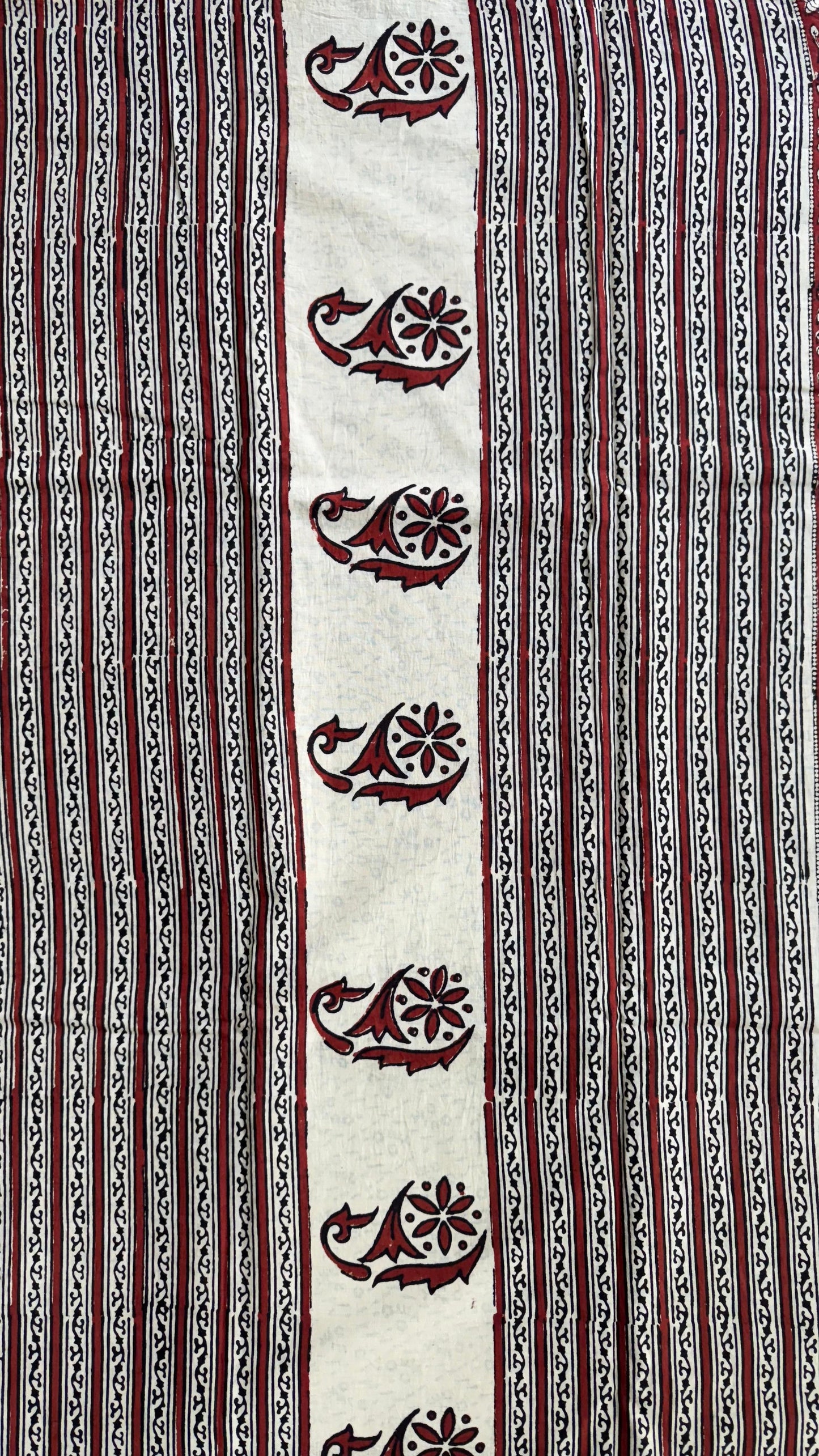 Soft Block Printed Mulmul Cotton Saree (OFF-WHITE & MAROON)