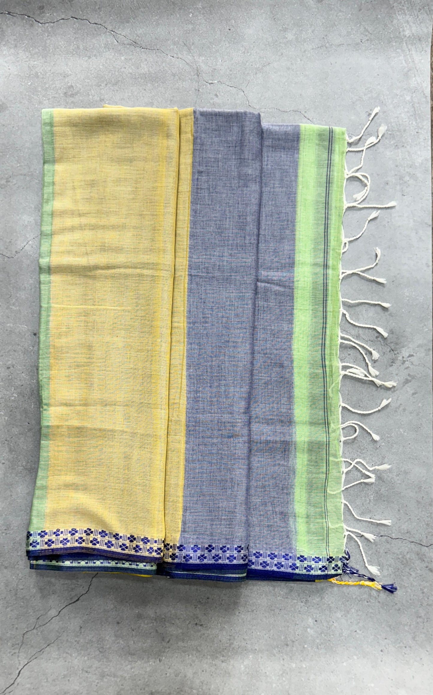 Bengal Cotton Handloom Mulmul Saree with Dual colour Borders (GREEN)