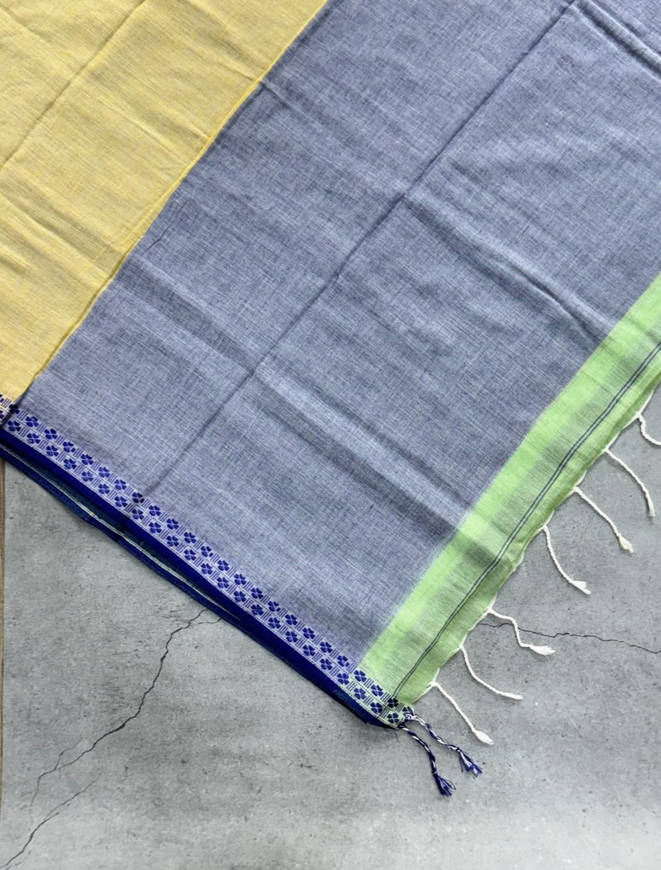 Bengal Cotton Handloom Mulmul Saree with Dual colour Borders (GREEN)