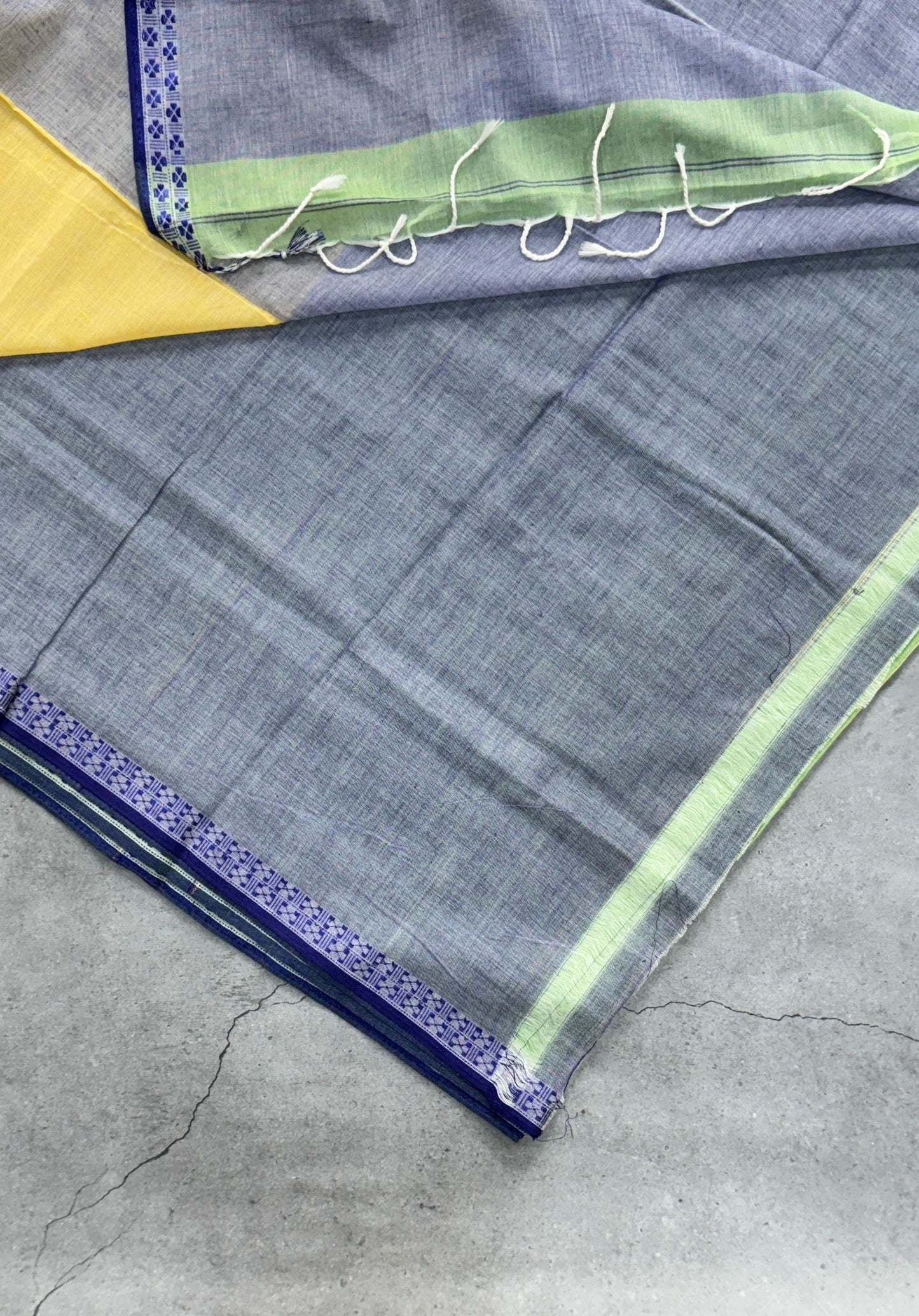 Bengal Cotton Handloom Mulmul Saree with Dual colour Borders (GREEN)