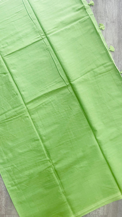 Plain Mul Cotton saree matched with Contrast Blouse (GREEN)