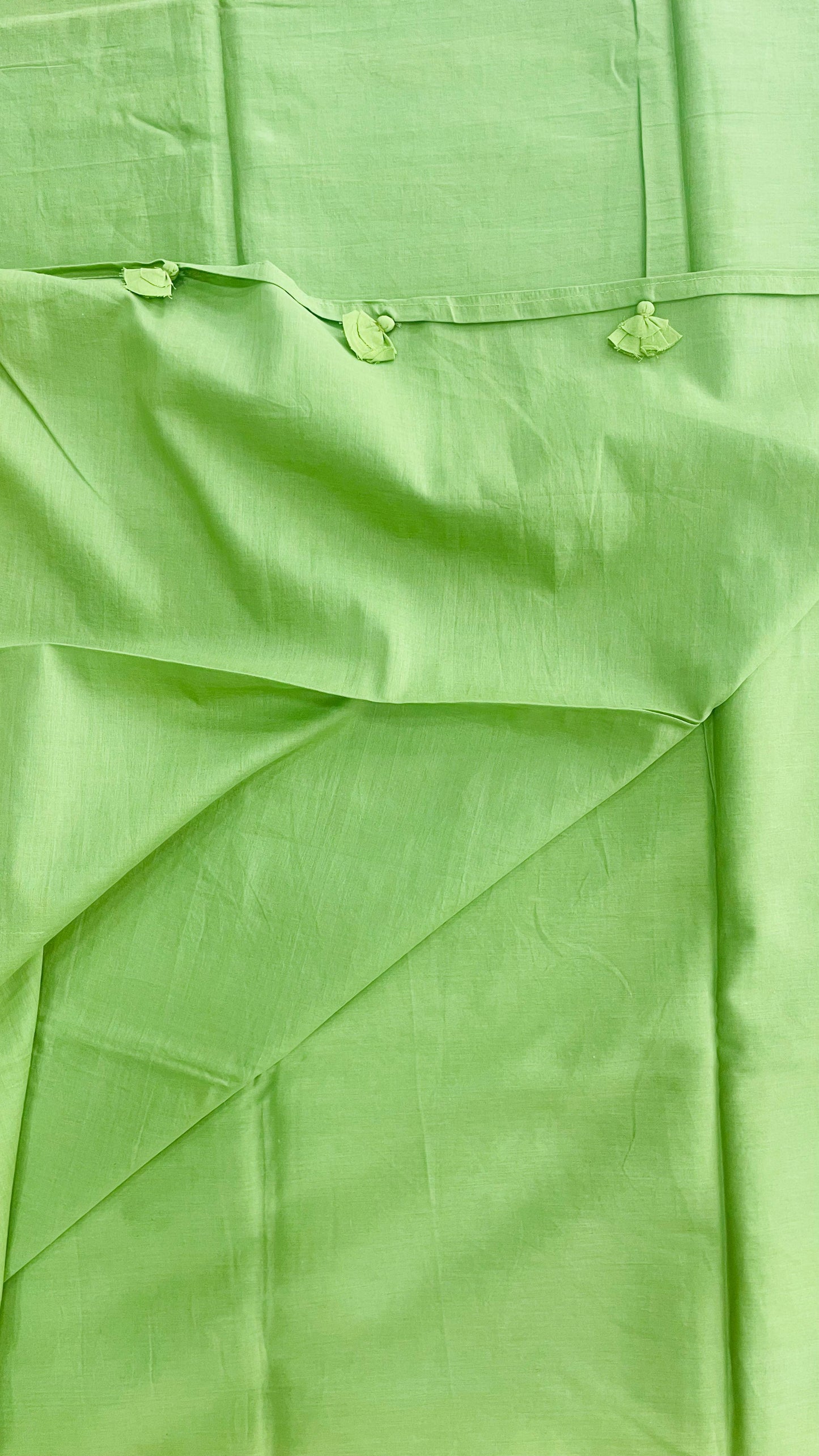 Plain Mul Cotton saree matched with Contrast Blouse (GREEN)