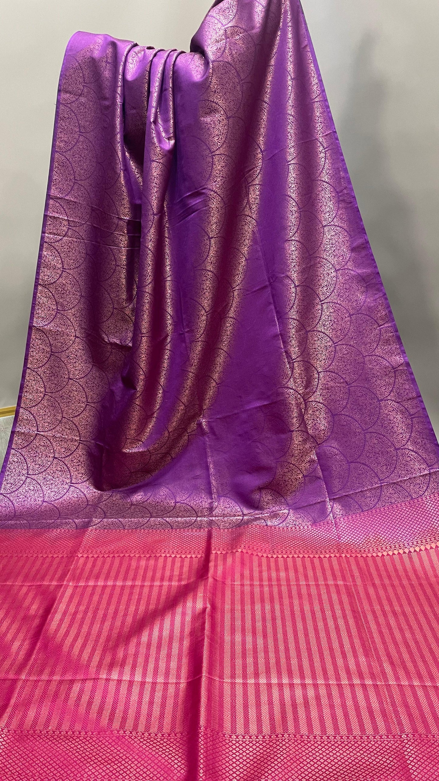 Kanchipuram Handwoven Semi Silk Saree with Zari all over (PURPLE & PINK)