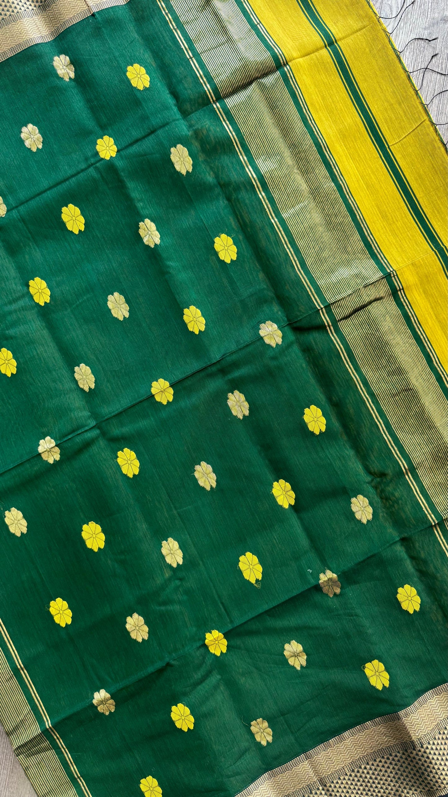 Handwoven Maheshwari Silk Cotton Saree with Buttas (LEMON GRASS GREEN)