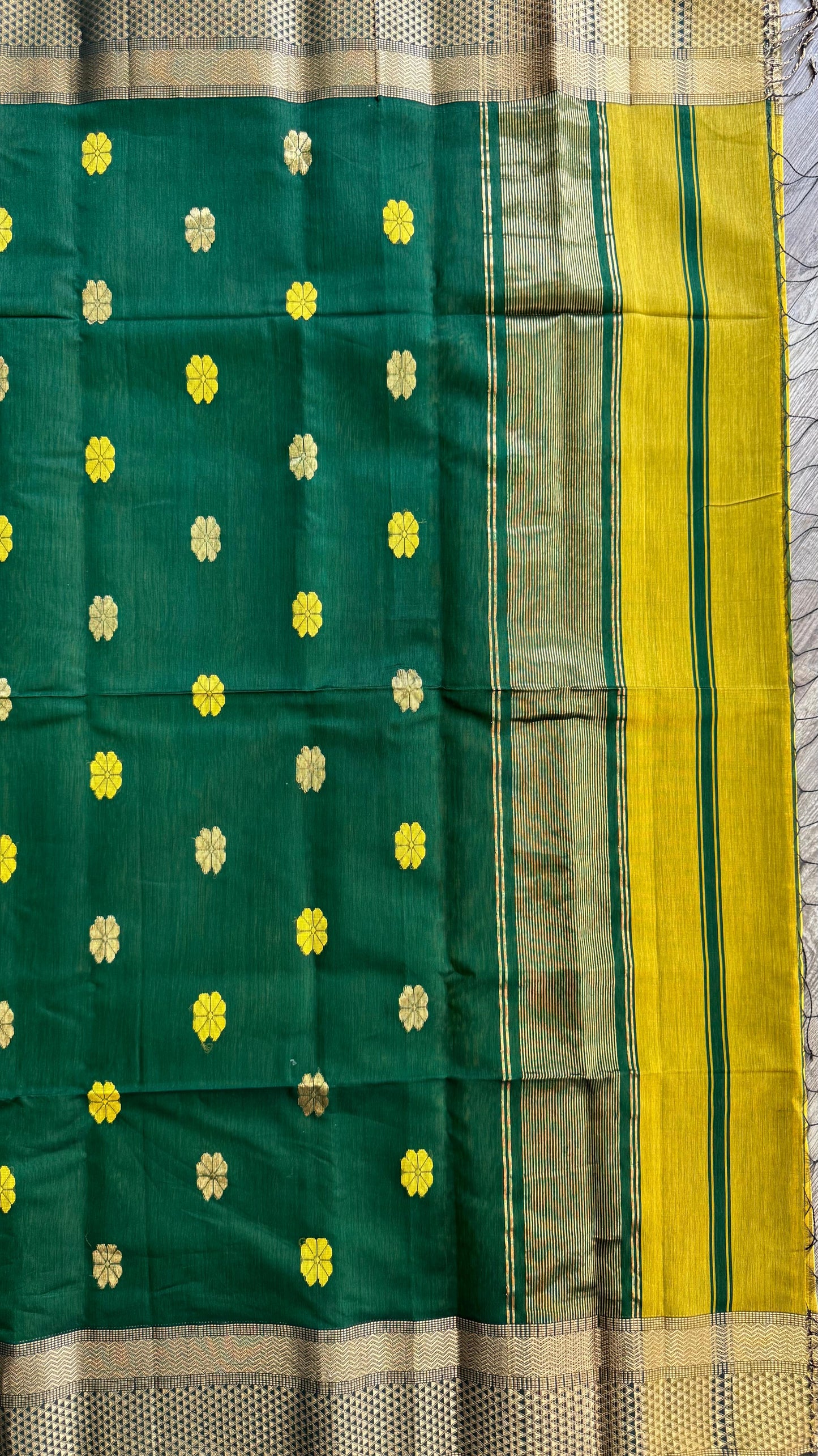 Handwoven Maheshwari Silk Cotton Saree with Buttas (LEMON GRASS GREEN)