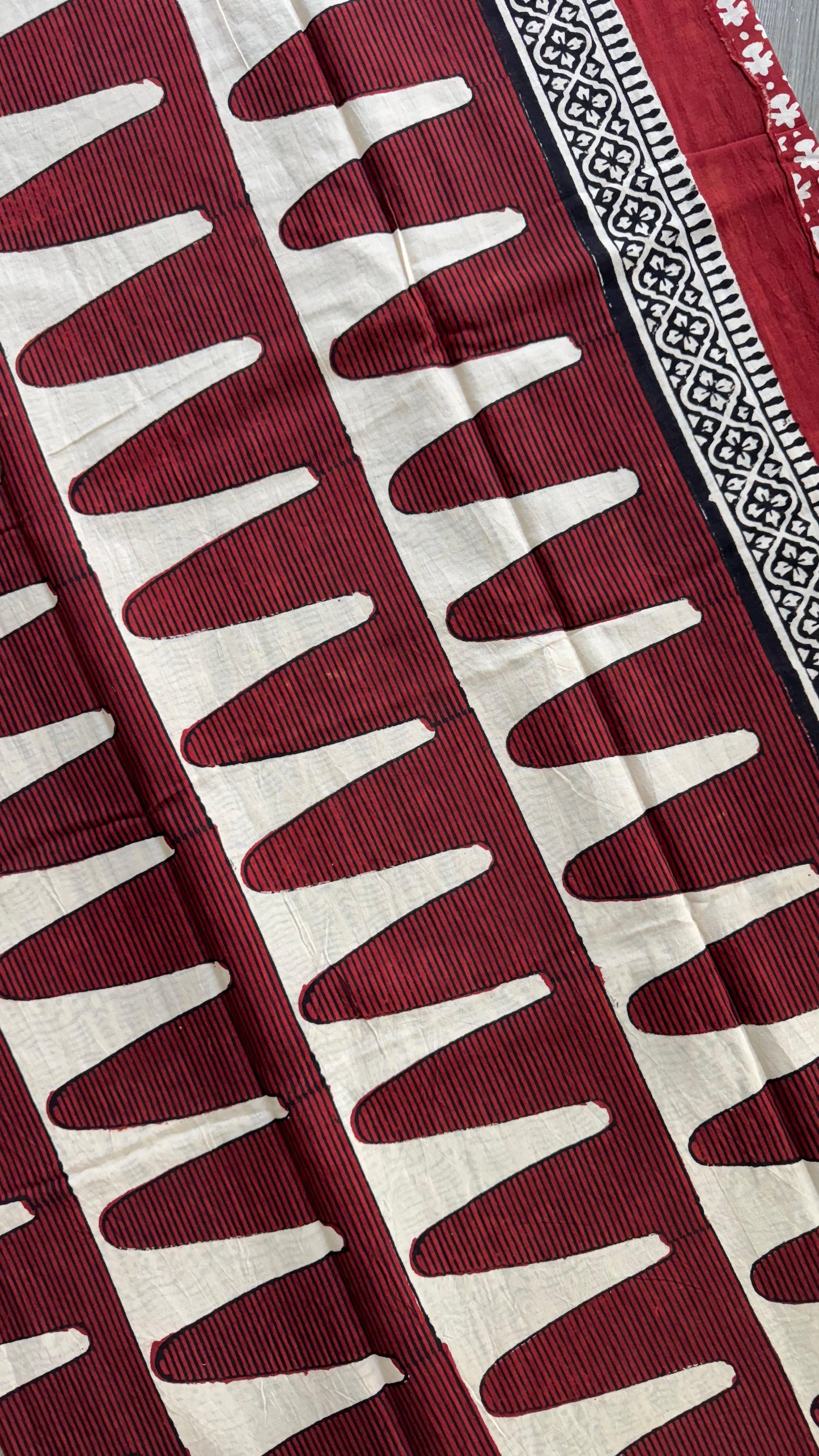 Soft Handblock Printed  Cotton Saree (MAROON & OFF WHITE)