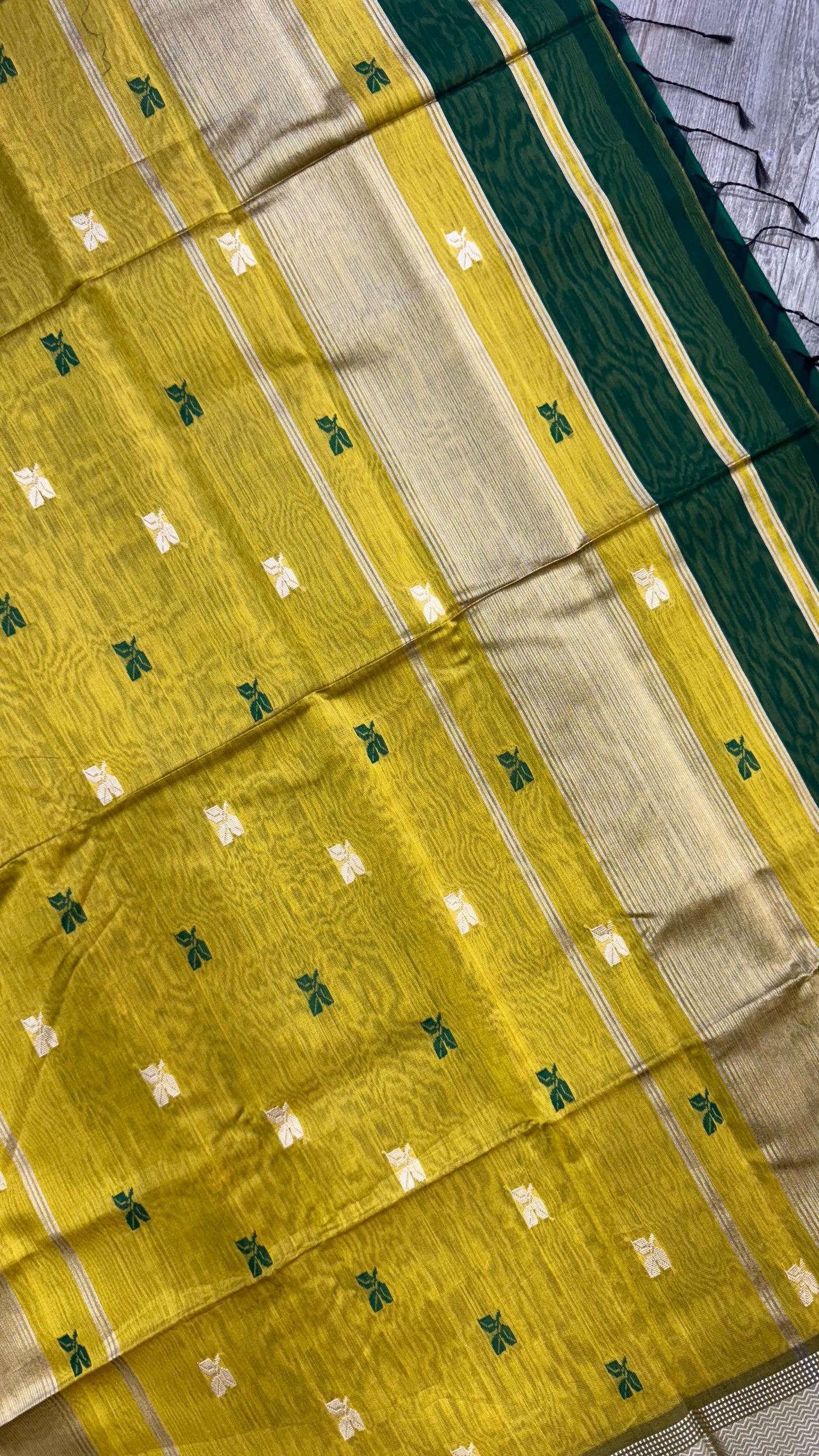 Handwoven Maheshwari Silk Cotton Saree with Buttas (DARK GREEN)