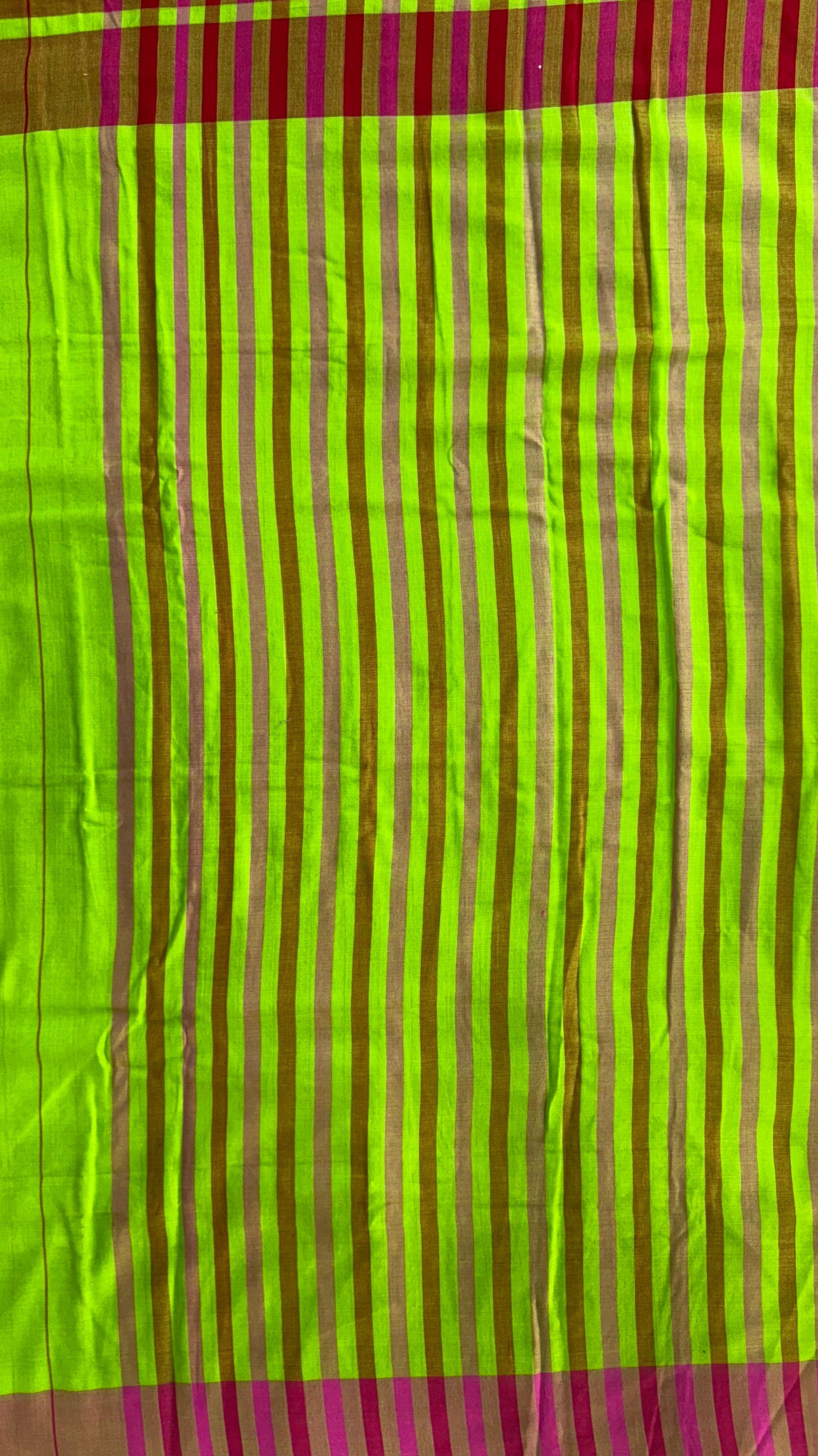 Premium Handwoven Soft Cotton Saree (PARROT GREEN)