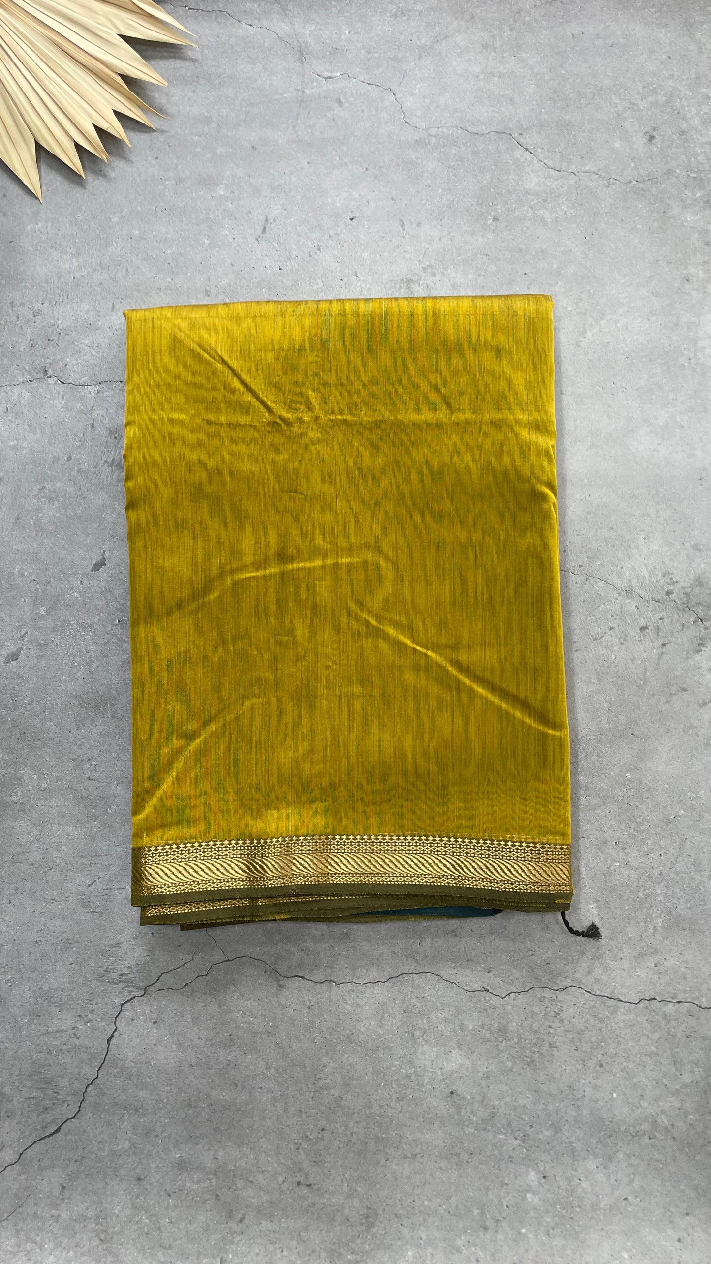 Handwoven Maheshwari Silk Cotton Saree (MEHENDI GREEN)