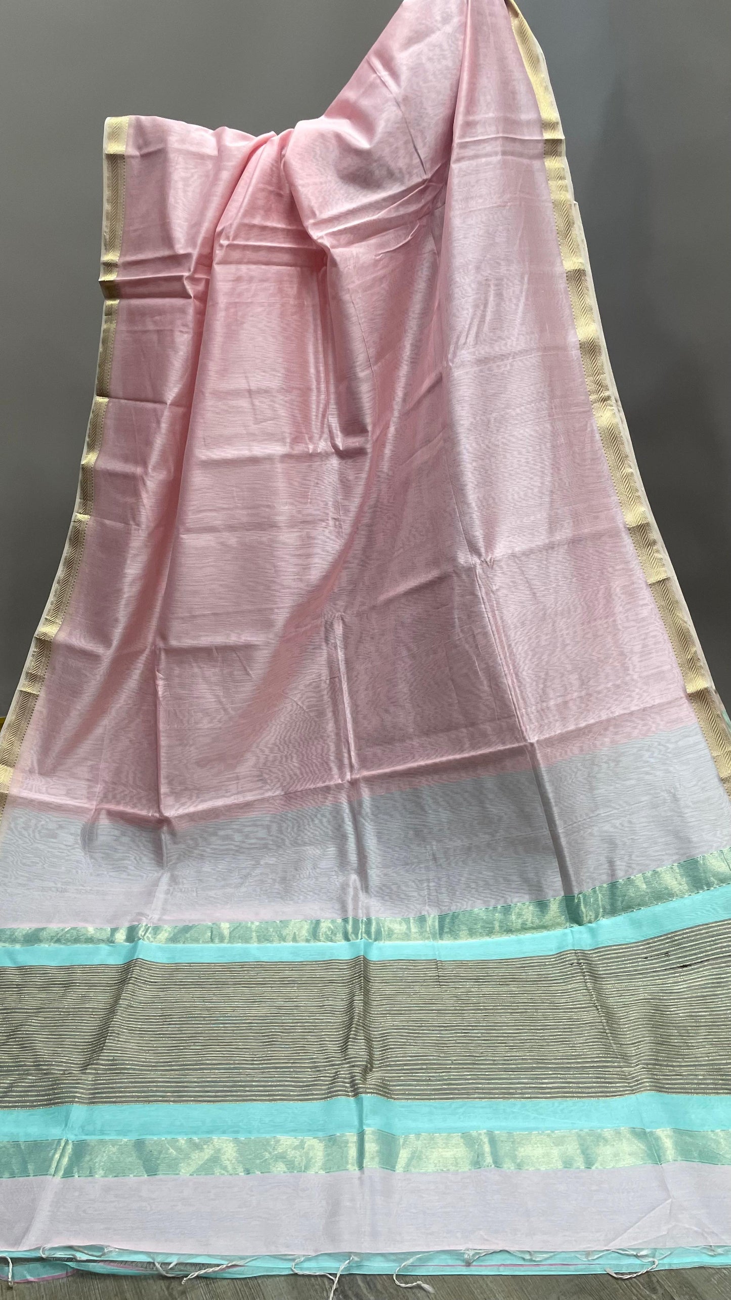 Handwoven Maheshwari Silk Cotton Saree (BUBBLEGUM PINK)